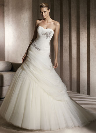 pronovias brudekjole drapering og tyl
