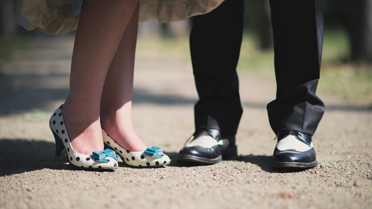 billede af brudepars fødder 