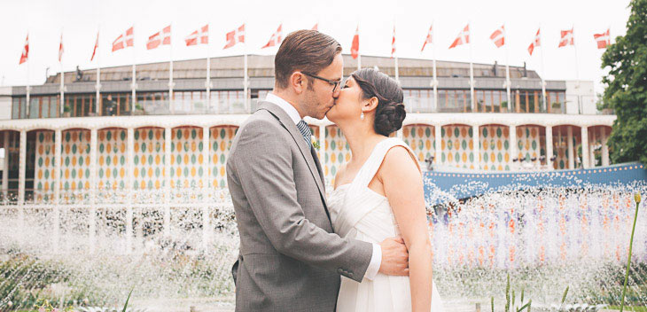 real wedding brudepar kysser i tivoli