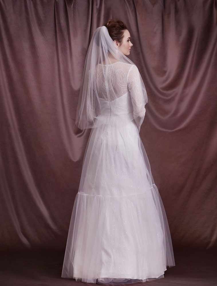 blonde brudekjole med lange ærmer