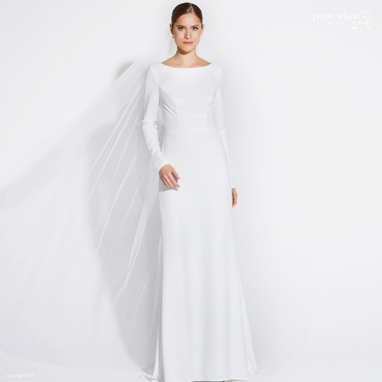 brudekjole med bådudskæring og lange ærmer