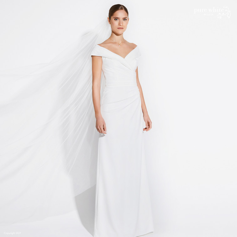 brudekjole med off the shoulder ærmer