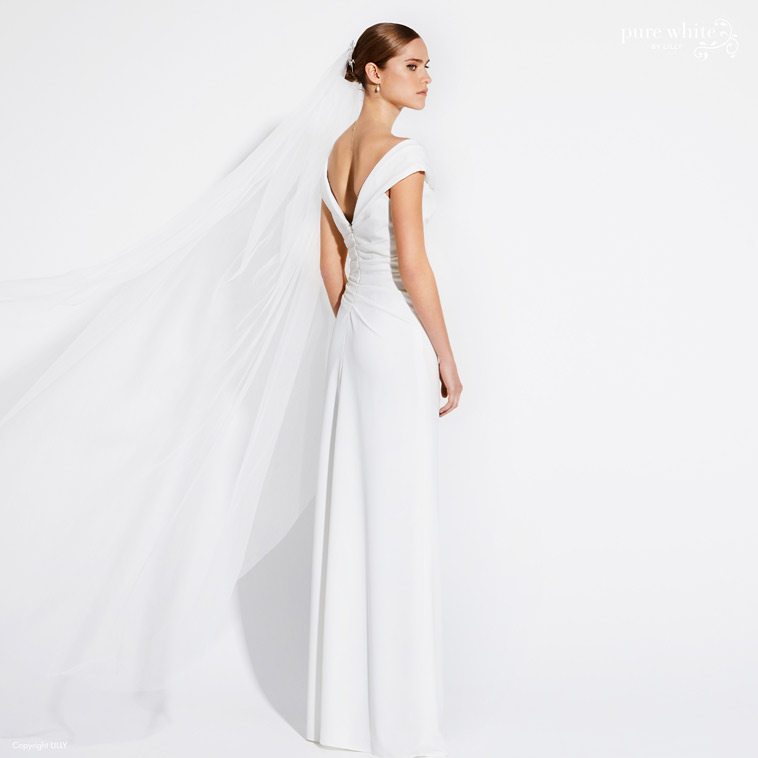 brudekjole med off the shoulder ærmer