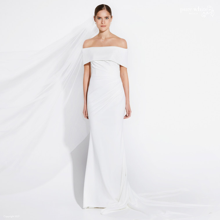 brudekjole med off the shoulder ærmer