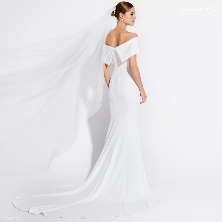 brudekjole med off the shoulder ærmer