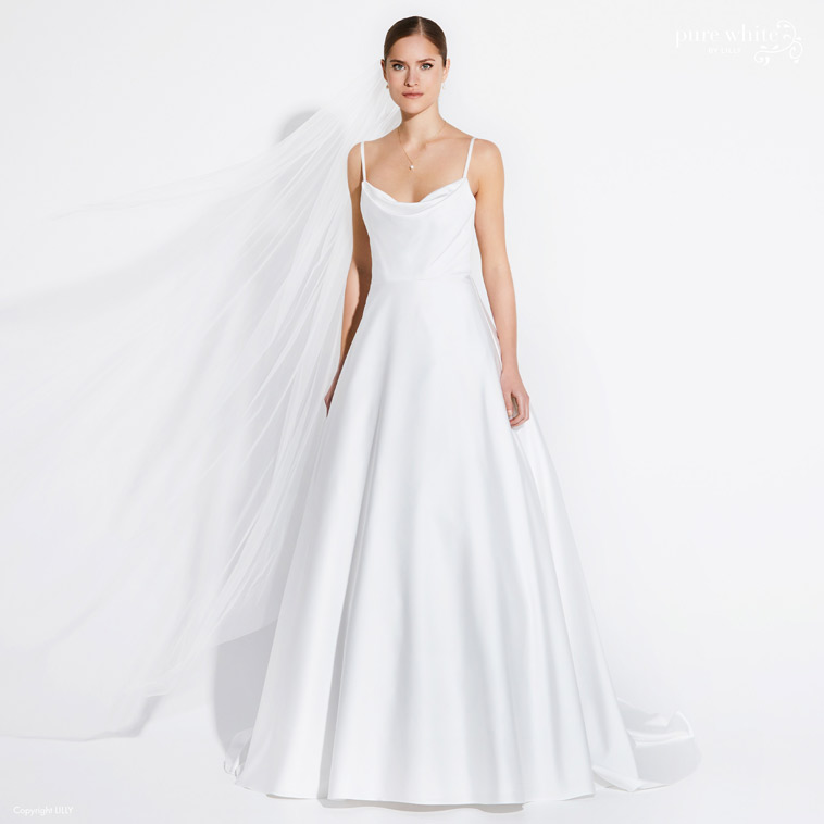 brudekjole med spaghetti stropper