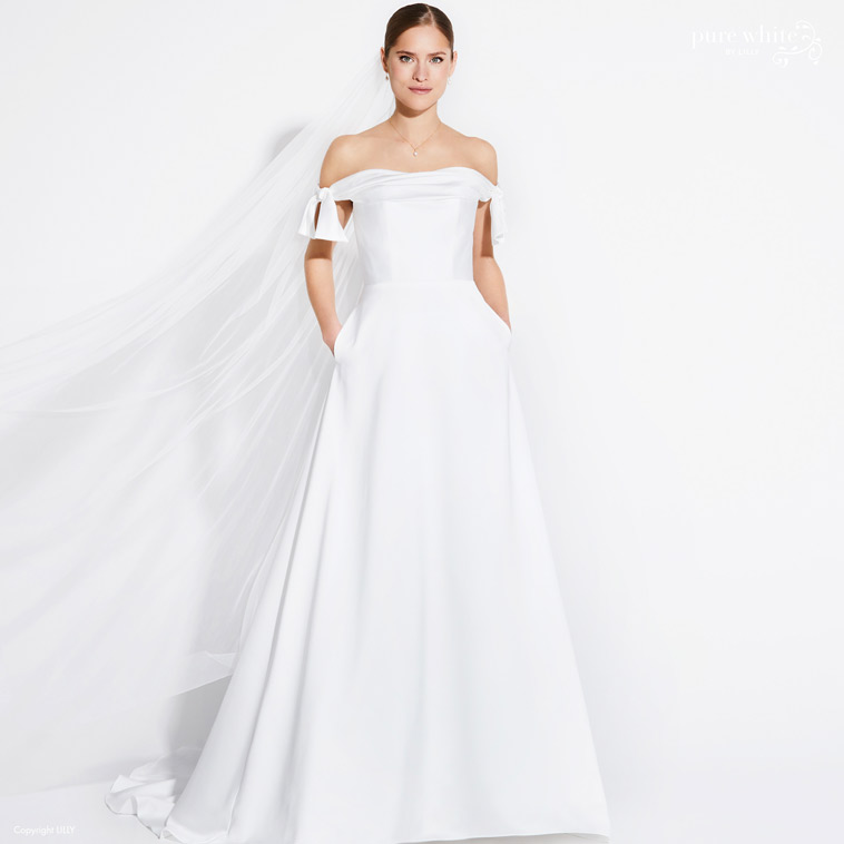 brudekjole med off the shoulder ærmer