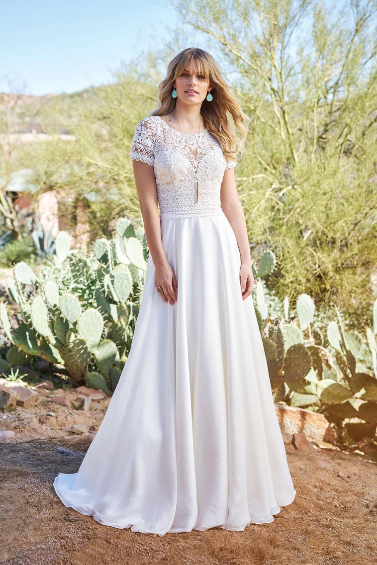 brudekjole med høj hals