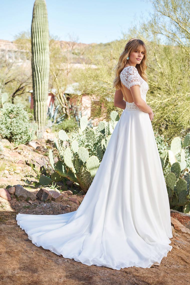 brudekjole med blonde ryg