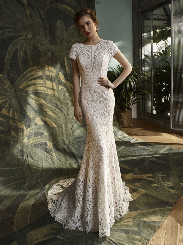 Brudekjole med korte ærmer