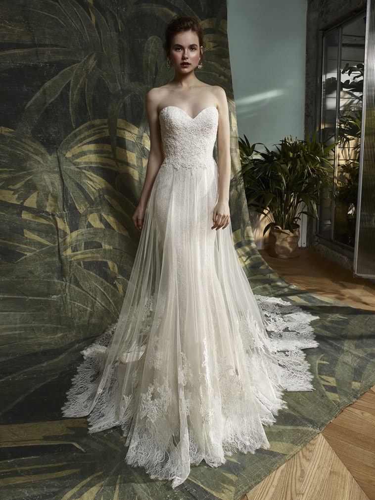 brudekjole med hjerteudskæring