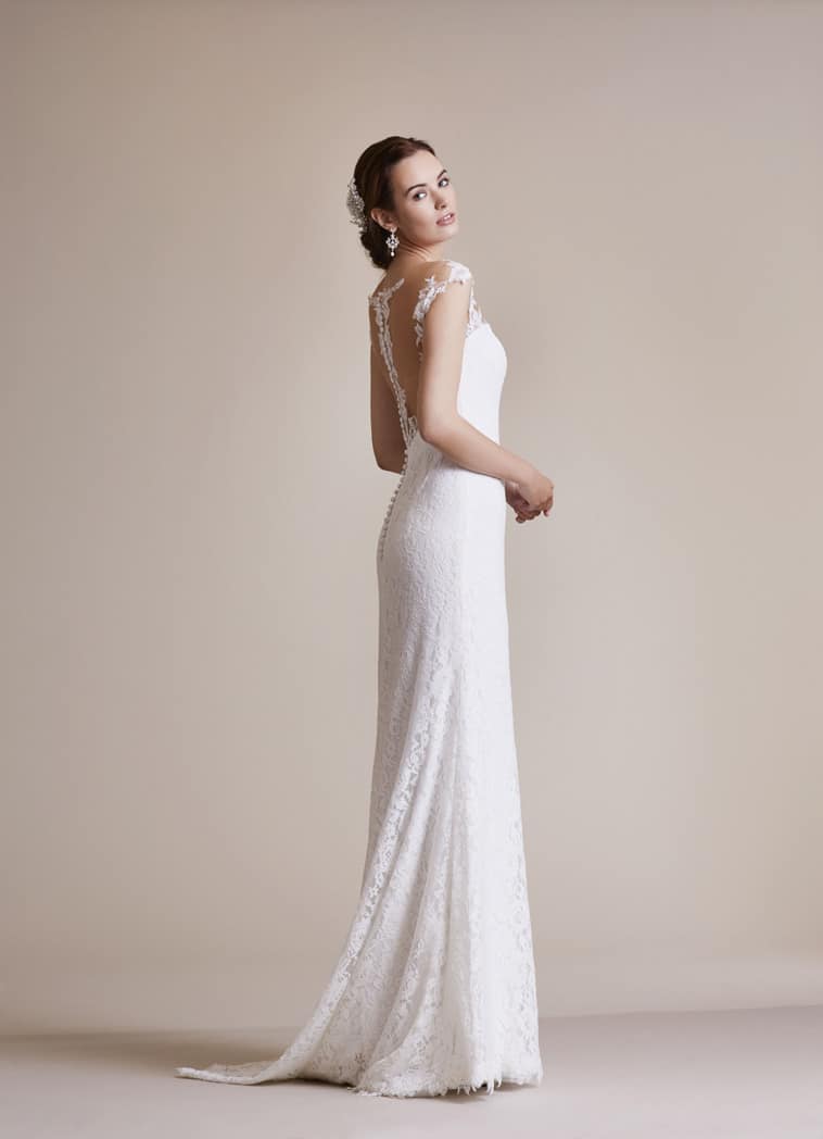 slank brudekjole med fin ryg