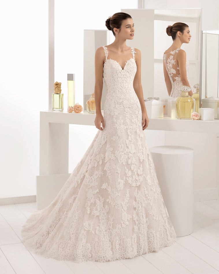 brudekjole med tynde stropper