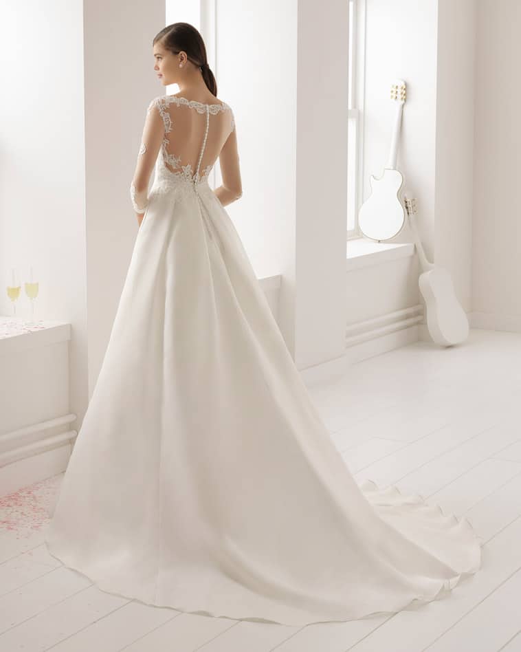 glat brudekjole med lange ærmer