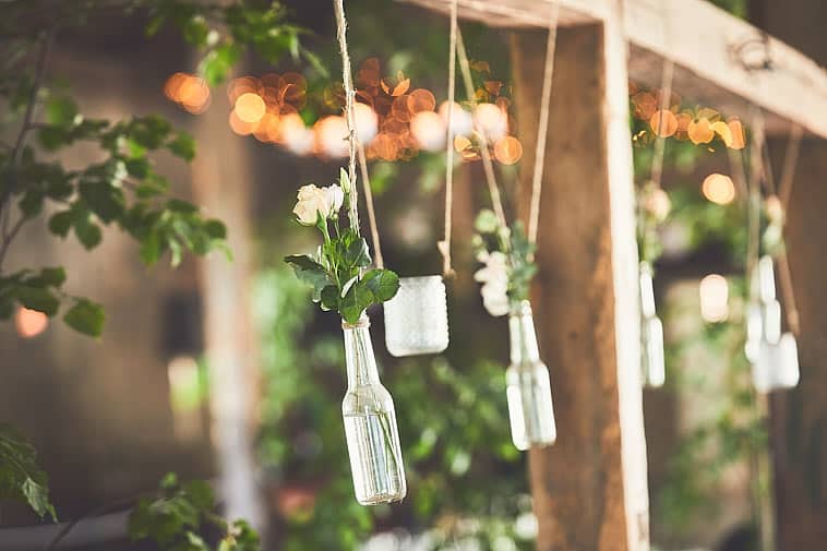 blomster-hænger-i-vaser