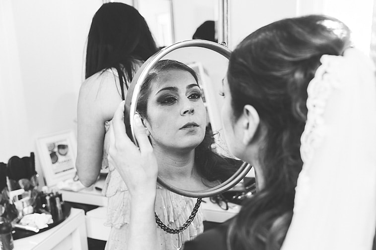 brud-kigger-sig-i-spejl