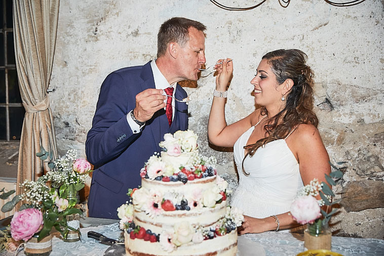 brudepar-spiser-bryllupskage