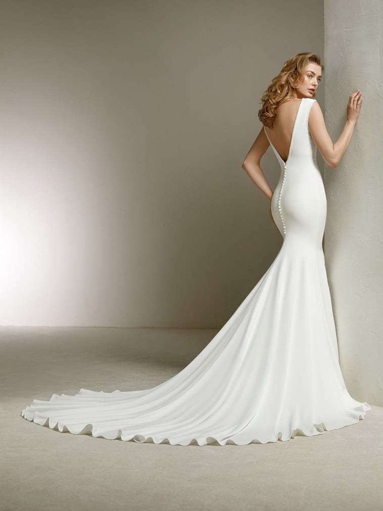 brudekjole med v rygudskæring