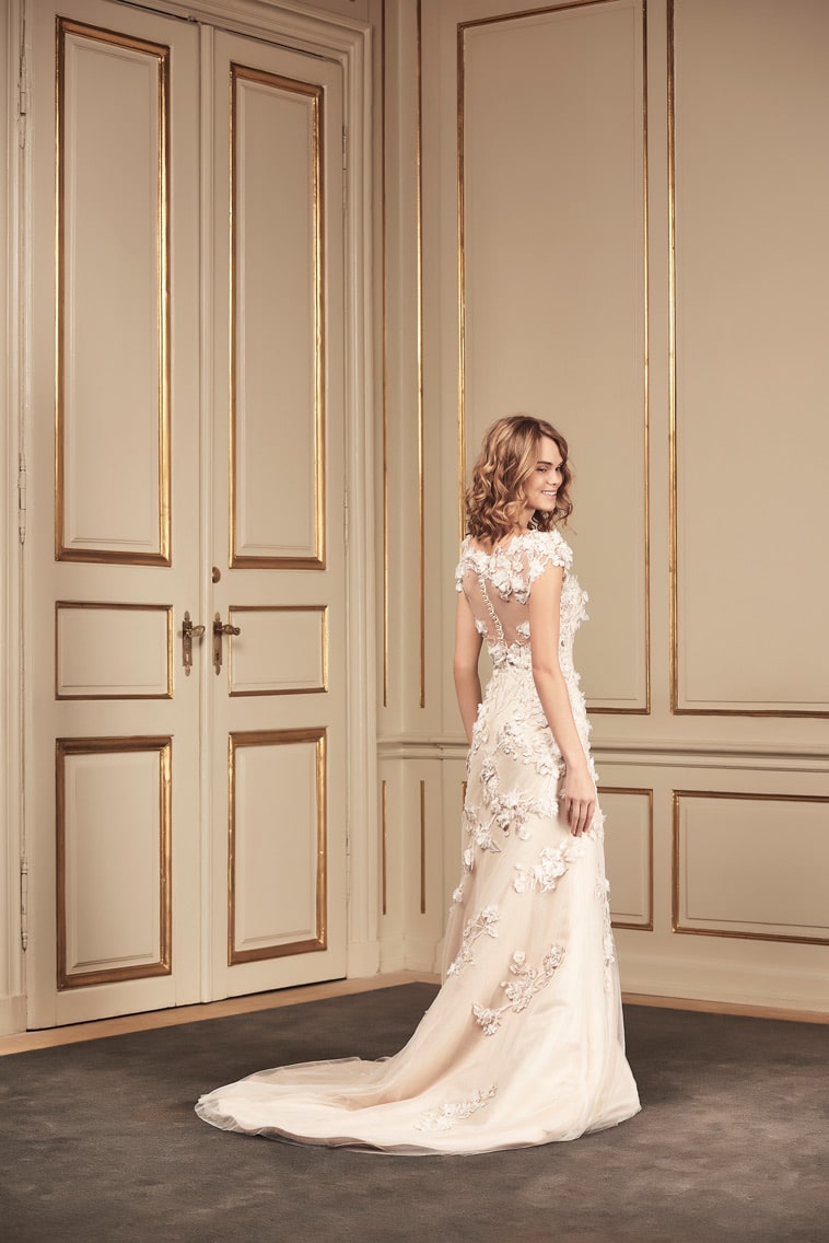 brudekjole med blomster blonder