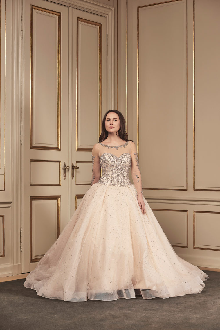 brudekjole med stort skørt 