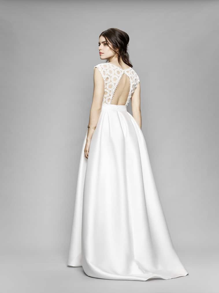 brudekjole med åben ryg