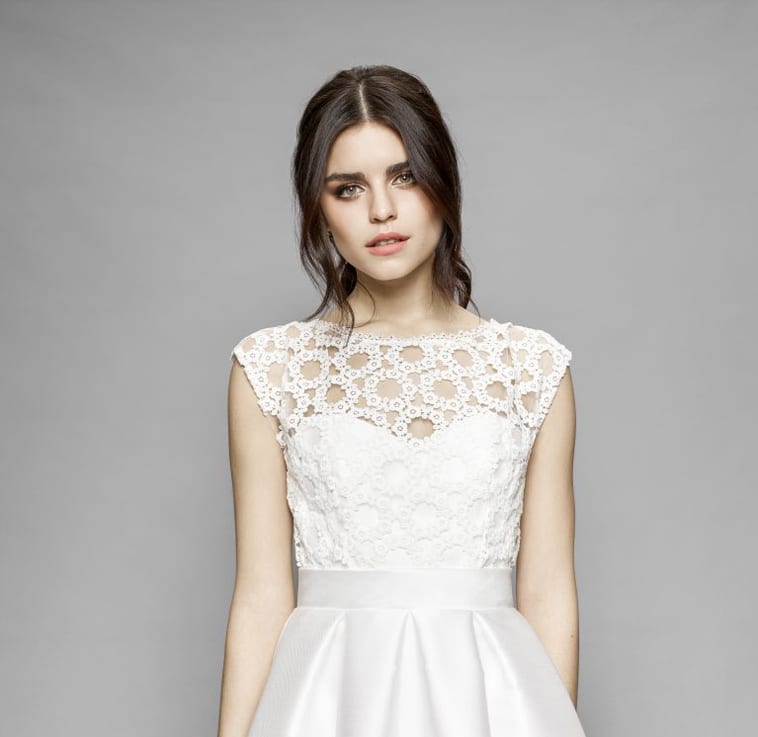 brudekjole overdel med præget mønster