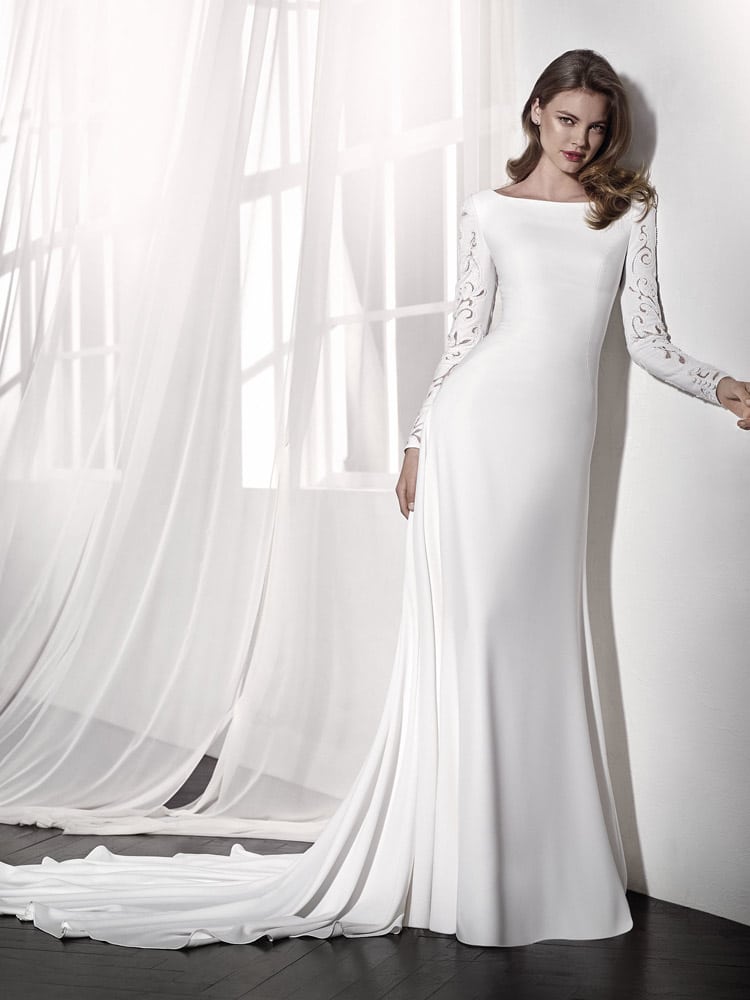 Glat brudekjole med lange ærmer