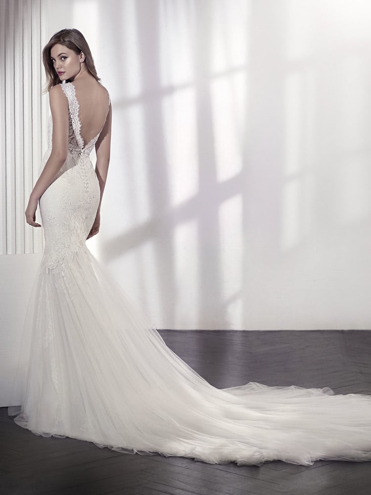 brudekjole med dyb bar ryg